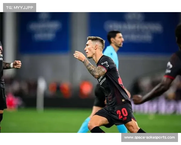 欧冠勒沃库森对巴黎红牌不断 格里马尔多点球失误 双方门框四度成焦点 欧冠勒沃库森对巴黎红牌不断 格里马尔多点球失误 双方门框四度成焦点