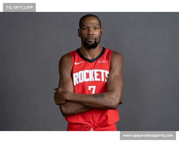 杜兰特穿火箭战袍重返俄城 见证雷霆老东家夺冠庆典盛况 杜兰特穿火箭战袍重返俄城 见证雷霆老东家夺冠庆典盛况