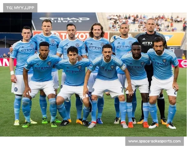 亚特兰大球迷远征军展现强大气势 客场助威声势磅礴 亚特兰大球迷远征军展现强大气势 客场助威声势磅礴